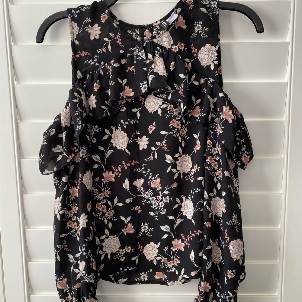 Floral cold shoulder ruffled top